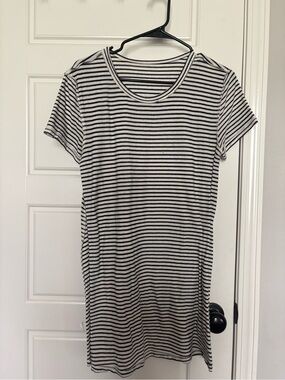Striped Short Sleeve T-Shirt Dress - Black & White